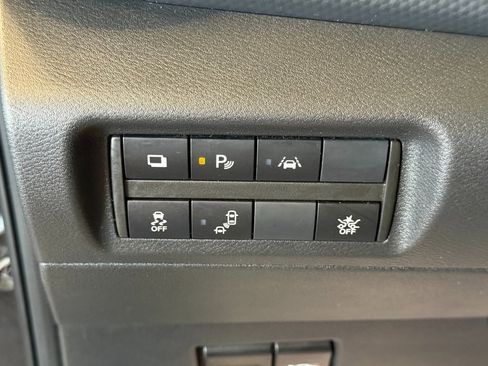 Used 2021 Nissan Kicks S image 18