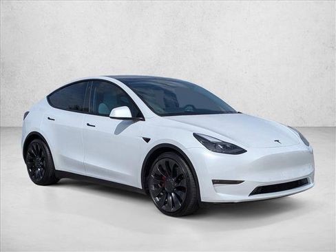 Used 2022 Tesla Model Y Performance image 3