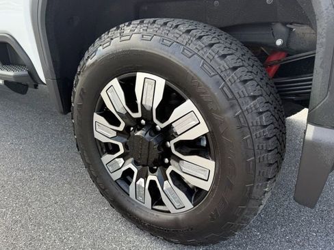 Used 2025 GMC Sierra 3500 Denali w/ Denali Reserve Package image 11