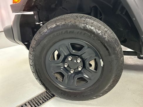 Used 2024 Jeep Wrangler Sport AWD/4WD image 9