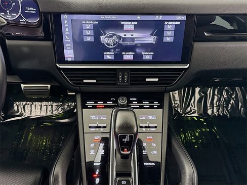Used 2020 Porsche Cayenne S image 16