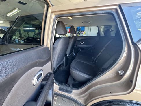 Used 2014 Kia Soul FWD image 3