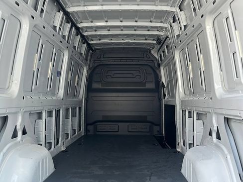 Used 2024 Mercedes-Benz eSprinter 170 Cargo image 20