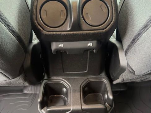 Used 2024 Jeep Gladiator Sport image 16