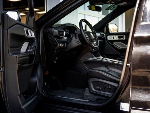 Used 2022 Ford Explorer Platinum w/ Equipment Group 601A AWD/4WD image 29