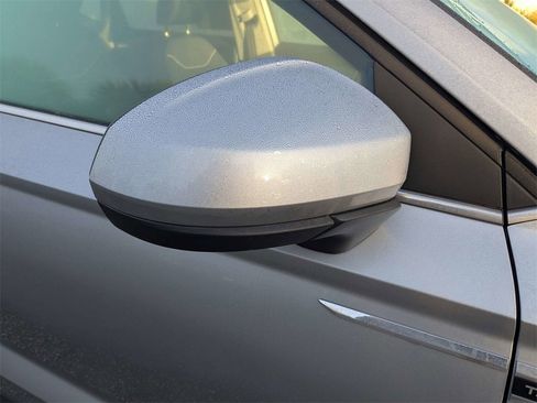 Used 2024 Volkswagen Taos SE image 12