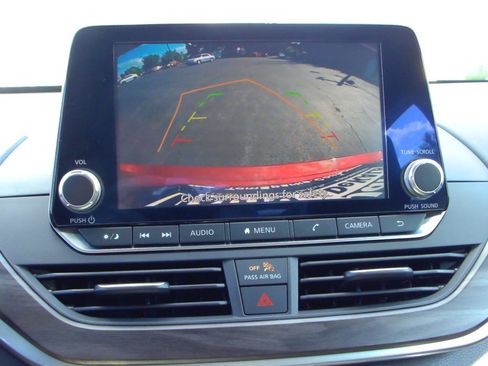 Used 2024 Nissan Altima 2.5 SV FWD image 19