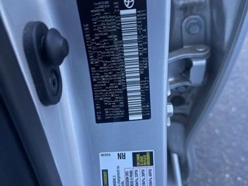 Used 2025 Toyota Corolla SE w/ SE Premium Package FWD image 31