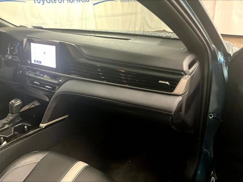 Used 2025 Toyota Camry SE image 13