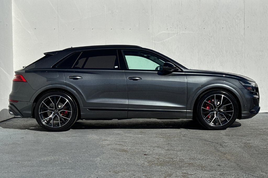 Used 2023 Audi SQ8 Prestige AWD/4WD image 2