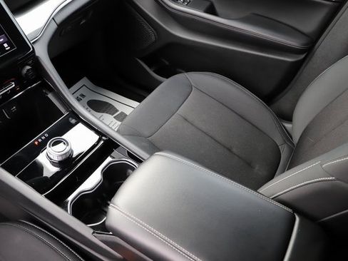 Used 2023 Jeep Grand Cherokee Laredo image 25