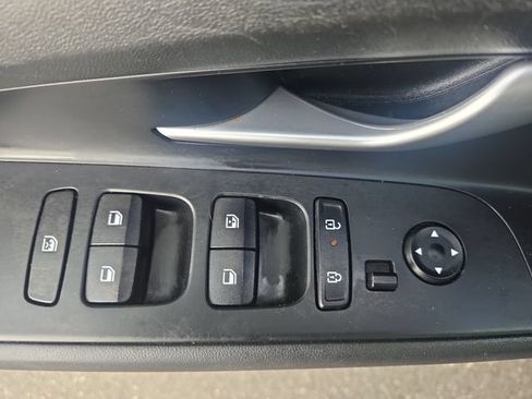 Used 2024 Hyundai Elantra SEL w/ Convenience Package FWD image 17