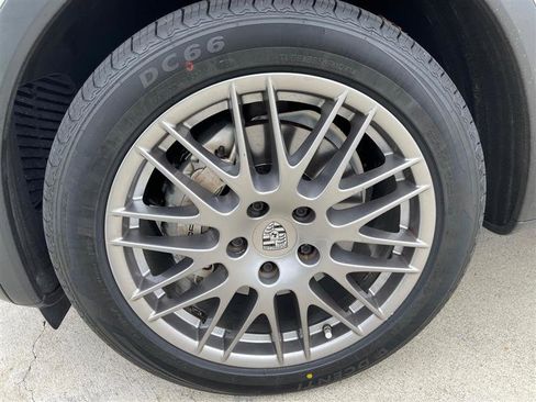 Used 2015 Porsche Cayenne S image 44