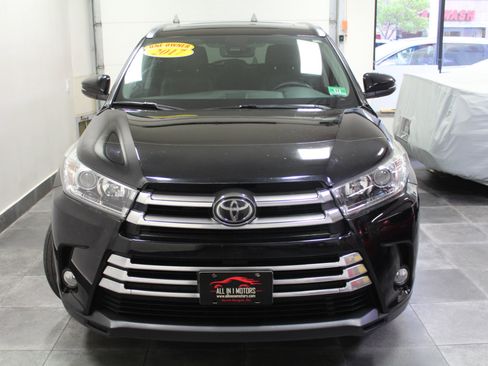 Used 2017 Toyota Highlander Limited Platinum image 2