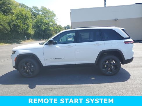 New 2025 Jeep Grand Cherokee Limited w/ Black Appearance Package image 8