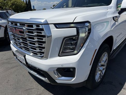 Used 2025 GMC Yukon XL Denali AWD/4WD image 5