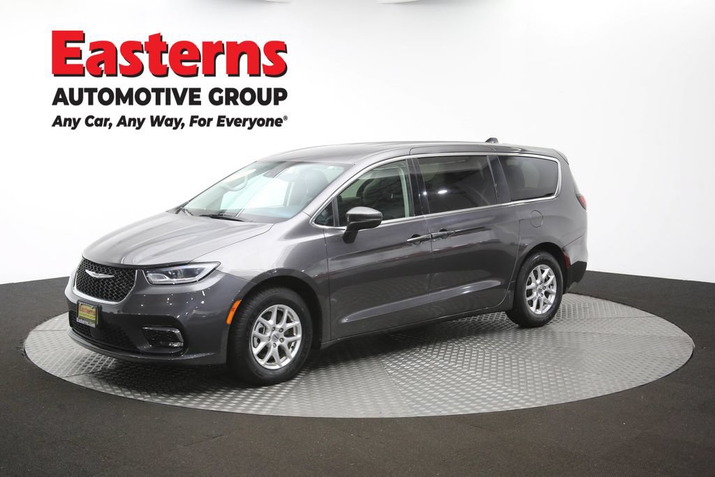 Used 2023 Chrysler Pacifica Touring-L FWD image 58