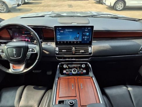 Certified 2024 Lincoln Navigator Reserve AWD/4WD image 7