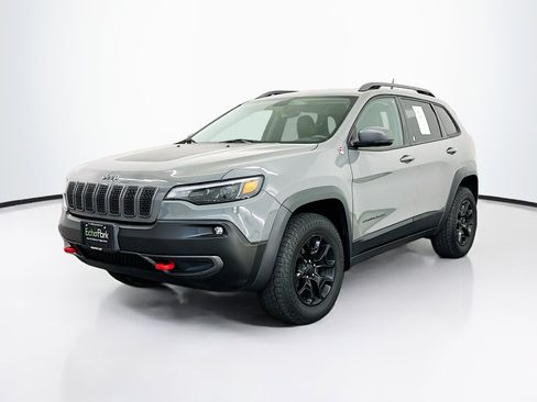 Used 2019 Jeep Cherokee Trailhawk w/ Comfort/Convenience Group AWD/4WD image 3