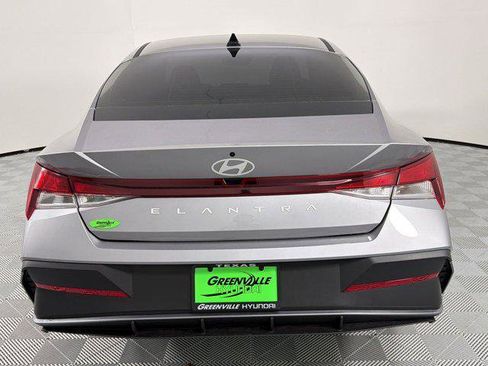 New 2026 Hyundai Elantra SE image 10