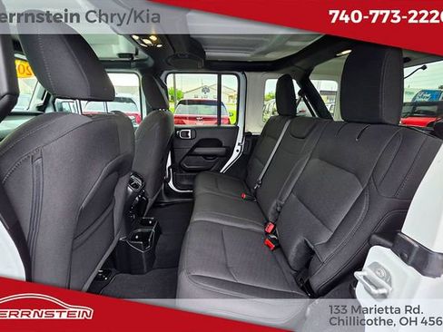 Used 2023 Jeep Wrangler Unlimited Sahara AWD/4WD image 22