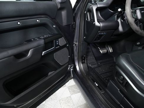 Used 2023 Land Rover Defender 110 V8 image 8