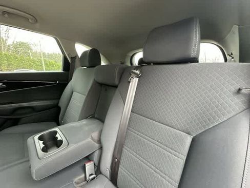 Used 2018 Kia Sorento LX image 15