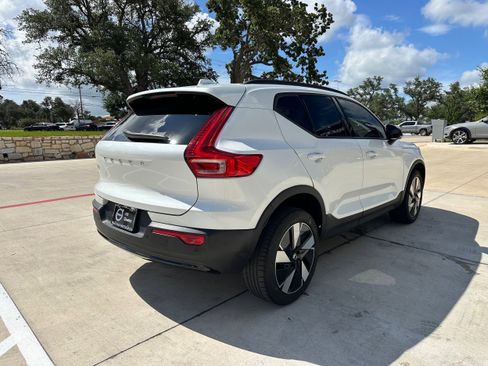 Used 2025 Volvo EX40 Core image 7