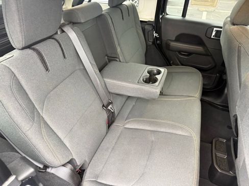 Used 2025 Jeep Wrangler Unlimited Sahara AWD/4WD image 43