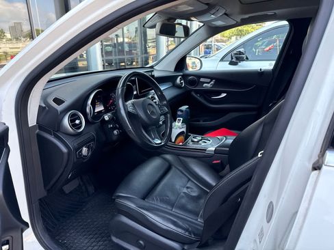Used 2017 Mercedes-Benz GLC 300 4MATIC image 5
