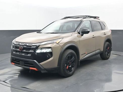 Used 2025 Nissan Rogue SV image 8