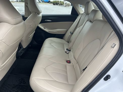 Used 2020 Toyota Avalon XLE image 24