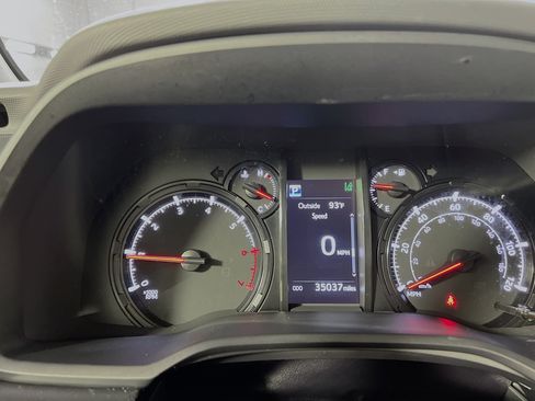 Used 2024 Toyota 4Runner SR5 RWD image 21