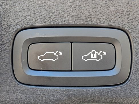 Certified 2023 Volvo XC60 B5 Plus w/ Protection Package Premier image 14