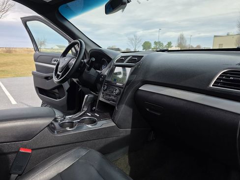 Used 2017 Ford Explorer XLT w/ Equipment Group 202A image 16