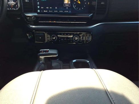 Used 2026 Chevrolet Silverado 1500 LT AWD/4WD image 11