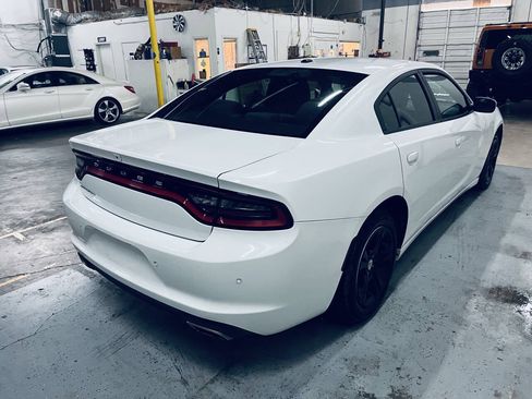 Used 2019 Dodge Charger SXT RWD image 10