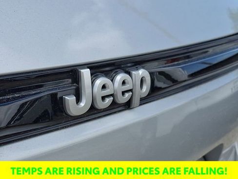 Used 2025 Jeep Grand Cherokee Summit image 24