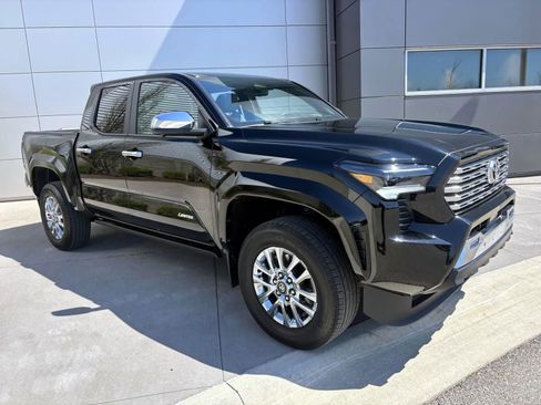 Used 2024 Toyota Tacoma Limited w/ Limited Package (LT) AWD/4WD image 3