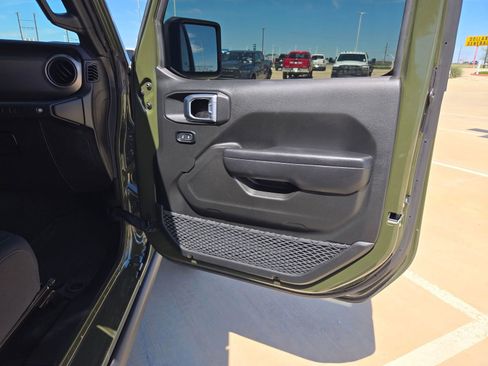 Certified 2023 Jeep Wrangler Unlimited w/ Convenience Group AWD/4WD image 27