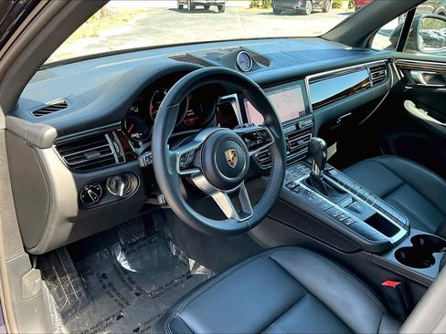 Used 2021 Porsche Macan w/ Premium Package AWD/4WD image 18