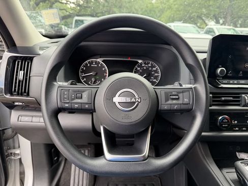 Used 2024 Nissan Pathfinder S FWD image 8