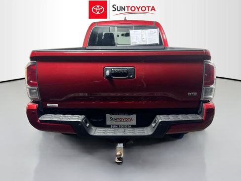 Used 2022 Toyota Tacoma TRD Sport image 5