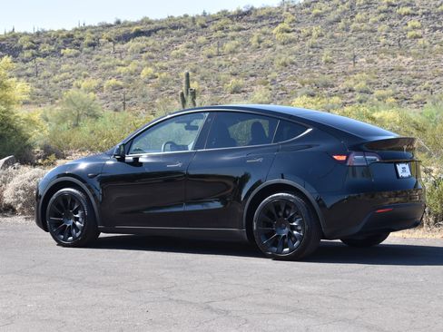 Used 2023 Tesla Model Y Long Range AWD/4WD image 5