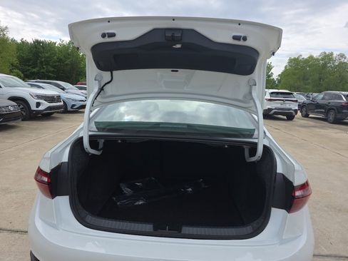 New 2026 Volkswagen Jetta SE FWD image 18