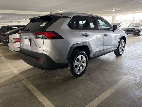 Used 2022 Toyota RAV4 LE image 5