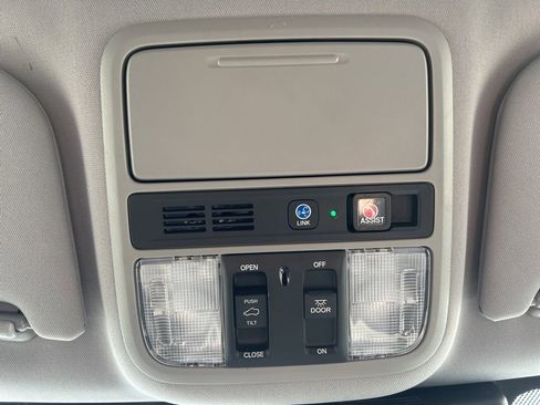 Used 2019 Honda Odyssey Touring image 19