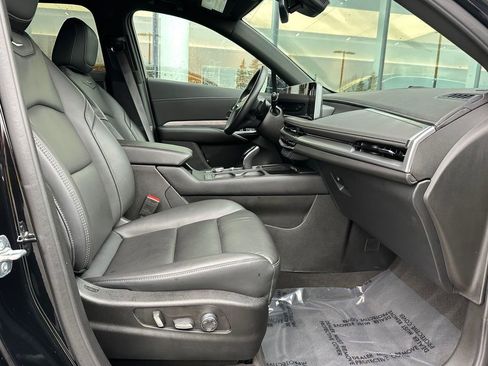 Certified 2025 Cadillac XT4 Premium Luxury image 10