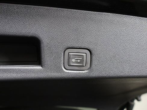 Used 2025 Chevrolet Traverse High Country w/ LPO, Cargo Package image 59