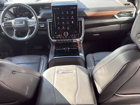 Used 2025 GMC Yukon XL Denali AWD/4WD image 46